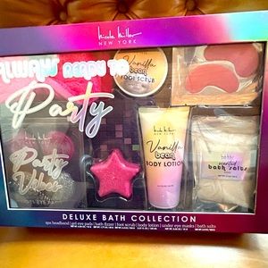 Nicole Miller New York Deluxe Bath Collection